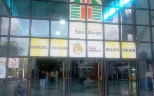 En Venta Local Comercial En El Centro Comercial Fin De Siglo, San Diego.