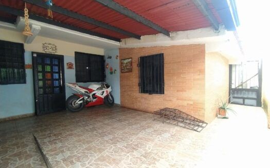 Se Vende Casa en la Urb. Los Cerritos, en Paraparal del Municipio. Los Guayos.