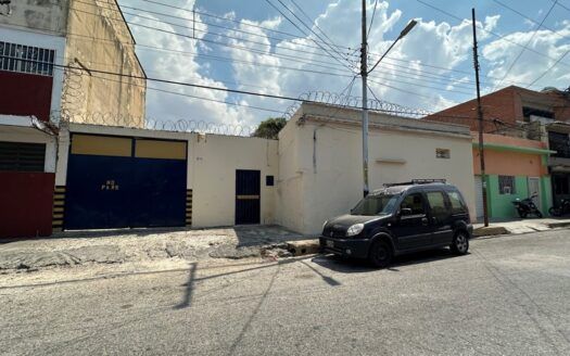Se Vende Terreno De Uso Comercial En Santa Rosas, A Pocos Metros de La Av, Las Ferias