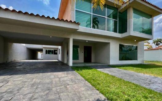 Casas En Ventas En La Urb. Guataparo Country Club, Valencia