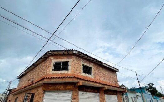 Casas En Venta de Uso Comercial En Los Guajiros, Santa Rosa. Valencia