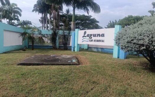 Casa en Venta En La Urb. Laguna Club – San Diego