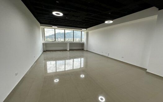 Disponible Oficina En Alquiler En El Centro Comercial Empresarial La Urb. La Trigaleña Plaza