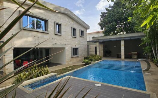 Moderna Casa con piscina en venta en La Urb. La Viña, Valencia